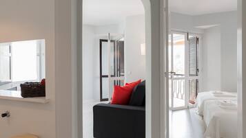 1 habitación, tabla de planchar con plancha, wifi gratis y ropa de cama