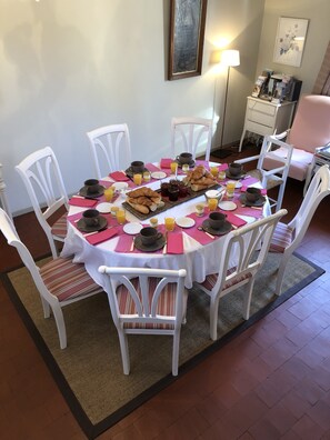 Free daily continental breakfast