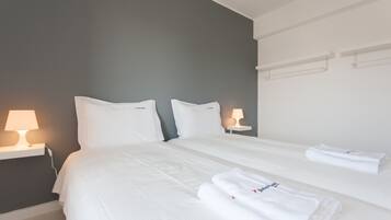 1 habitación, tabla de planchar con plancha, wifi gratis y ropa de cama