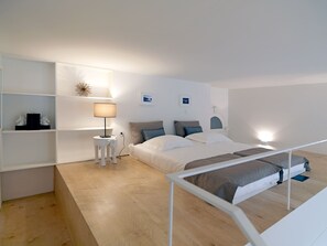 1 habitación, tabla de planchar con plancha, wifi gratis y ropa de cama