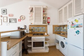 Fridge, microwave, oven, dishwasher - FLH Santa Catarina´s Jewel over Tagus (Lisbon)