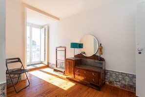 2 bedrooms, iron/ironing board, free WiFi, bed sheets - FLH Sé Apartment (Lisbon)