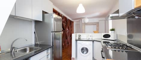 Kühlschrank, Mikrowelle, Ofen, Geschirrspüler