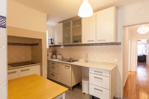 Fridge, microwave, coffee/tea maker, electric kettle