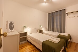 2 chambres, fer et planche à repasser, Wi-Fi gratuit, draps fournis