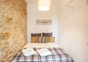 2 dormitorios, tabla de planchar con plancha, wifi gratis y ropa de cama