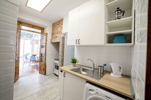 Fridge, microwave, oven, coffee/tea maker