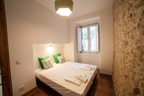 2 chambres, fer et planche à repasser, Wi-Fi gratuit, draps fournis