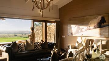 Luxury Villa | Living area | 43-inch flat-screen TV with digital channels, TV, Netflix