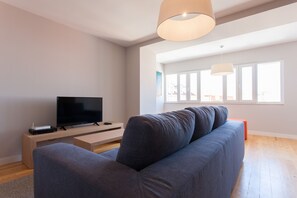 TV - FLH Príncipe Real Luxus Apartment I (Lisbon)