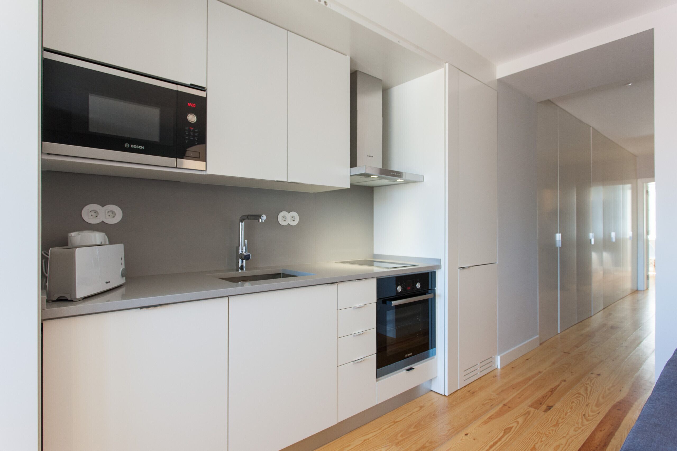 Kjøleskap, mikrobølgeovn, ovn og oppvaskmaskin