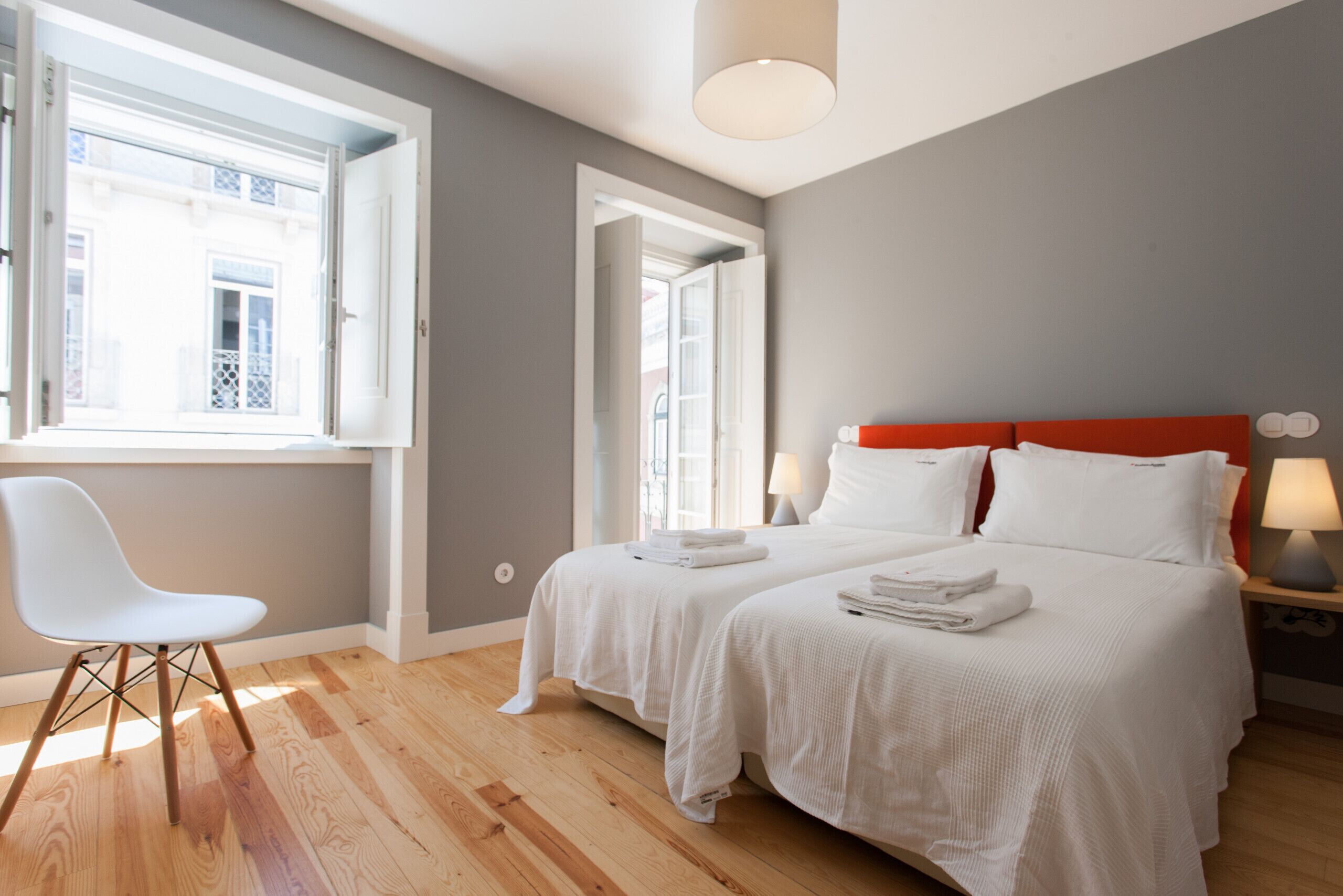 1 habitación, tabla de planchar con plancha, wifi gratis y ropa de cama 