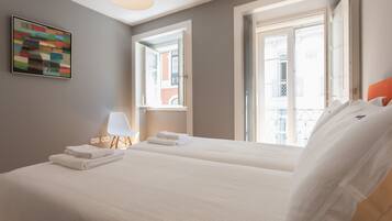 1 habitación, tabla de planchar con plancha, wifi gratis y ropa de cama
