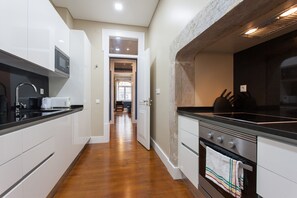 Réfrigérateur, micro-ondes, four, lave-vaisselle