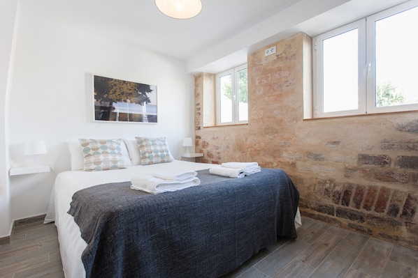 1 chambre, fer et planche à repasser, accès au Wi-Fi (inclus)