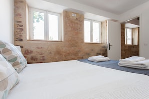 1 chambre, fer et planche à repasser, accès au Wi-Fi (inclus)
