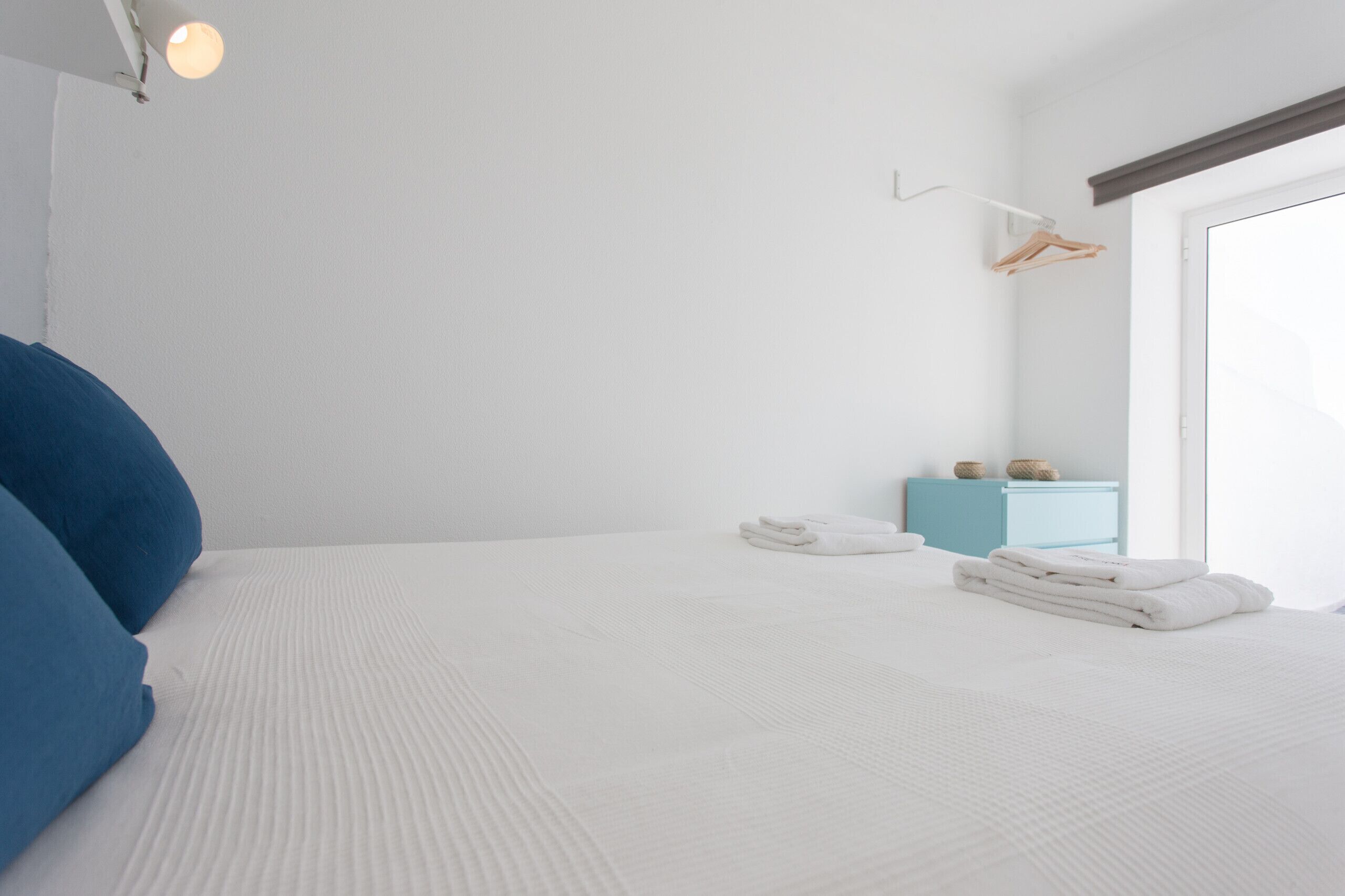 1 habitación, tabla de planchar con plancha, wifi gratis y ropa de cama 
