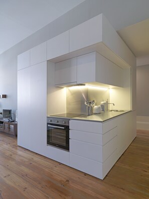 Frigorífico, microondas, horno y lavavajillas