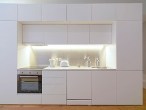 Fridge, microwave, oven, dishwasher - FLH Porto Portuguese Tiles (Oporto)