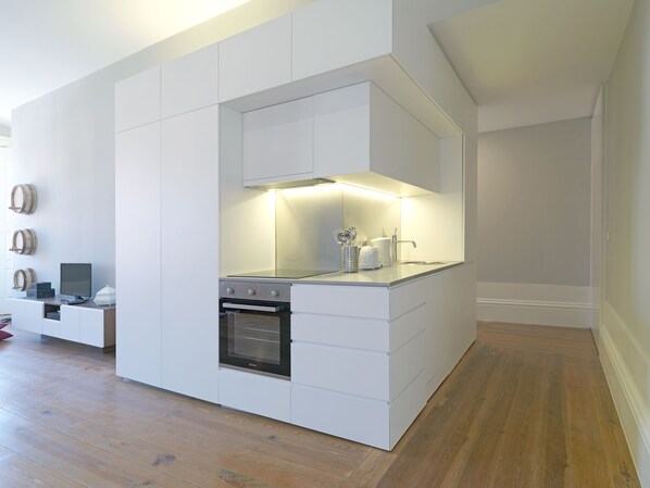 Refrigerador, microondas, horno y lavavajillas 