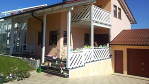 A two-story house with a balcony, a garage, and a well-maintained garden. - Apartment "lake Ehmetsklinge" (Zaberfeld)