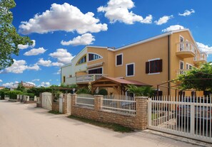 Exterior - Apartment 1160/10007 (Istria - Stinjan), 800m from the beach (Stinjan)