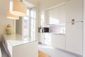 Kjøleskap, mikrobølgeovn, ovn og oppvaskmaskin