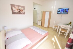 1 bedroom, iron/ironing board, WiFi, bed sheets
