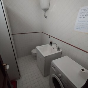 Handtücher, Seife, Toilettenpapier