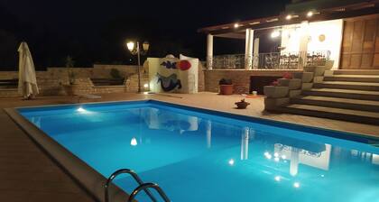 VILLA LIANA,countryside,private pool,tennis court, ping pong, wifi, free parking
