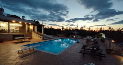 VILLA LIANA,countryside,private pool,tennis court, ping pong, wifi, free parking