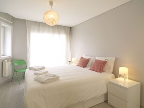 1 slaapkamer, een strijkplank/strijkijzer, gratis wifi, beddengoed