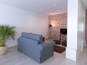 TV - FLH Porto Trindade Cozy Flat (Oporto)