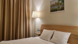Free WiFi, bed sheets - White Palace (Riga)