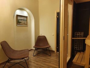 Habitación doble superior | Baño | Toallas, jabón, champú y papel higiénico