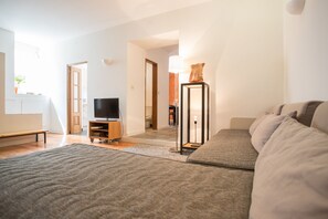 1 habitación, tabla de planchar con plancha, wifi gratis y ropa de cama 