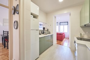 Fridge, microwave, dishwasher, coffee/tea maker