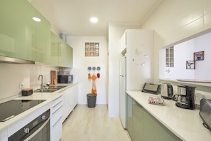 Fridge, microwave, dishwasher, coffee/tea maker