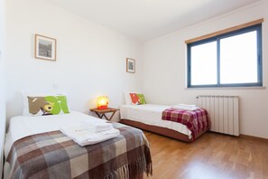 2 slaapkamers, een strijkplank/strijkijzer, gratis wifi, beddengoed