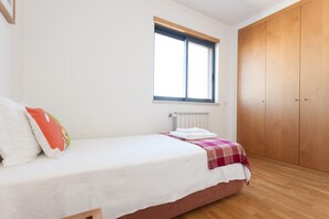 2 makuuhuonetta, silitysrauta/-lauta, ilmainen Wi-Fi, vuodevaatteet