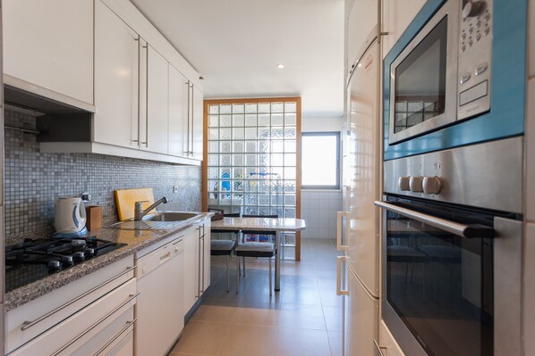 Fridge, microwave, oven, dishwasher