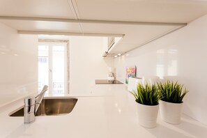 Fridge, microwave, oven, dishwasher