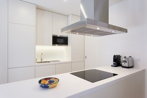 Kjøleskap, mikrobølgeovn, ovn og oppvaskmaskin