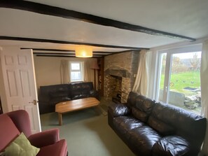 Flat-screen TV - Narnia (Delabole)