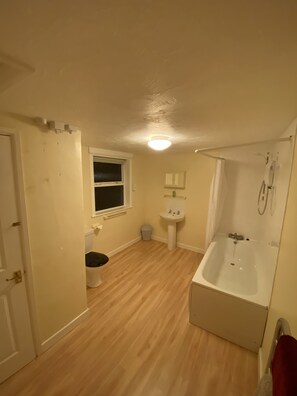 Cottage | Bathroom - Narnia (Delabole)