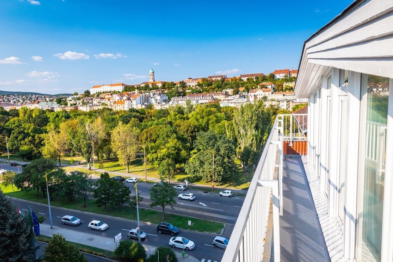 Family Suite | In-room safe, desk, blackout drapes, free cribs/infant beds