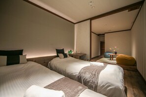Tomannsrom – deluxe | Individuelt dekorert, individuelt innredet og skrivebord
