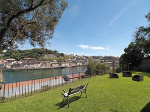 Unclassified image, 4 of 26, button