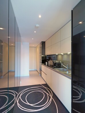 Unclassified image, 5 of 26, button