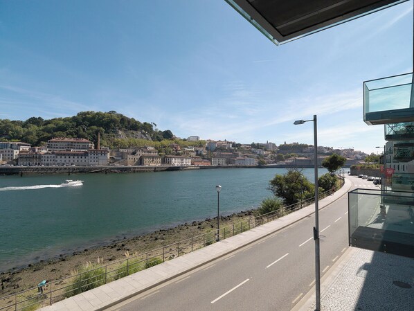 Unclassified image, 1 of 26, button